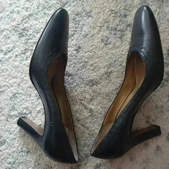 Givenchy Vintage Women's Black Leather Round Toe Pump 40.5 (9 US) - Picture 7 of 15